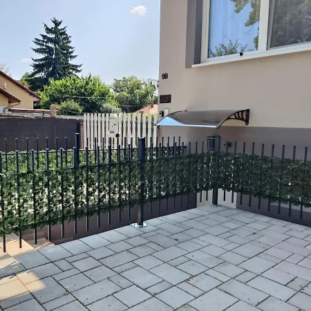 ゲストハウス Saujana - Lower Ground Retreat Mosonmagyaróvár