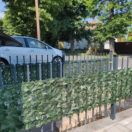 Saujana - Lower Ground Retreat 招待所 Mosonmagyaróvár