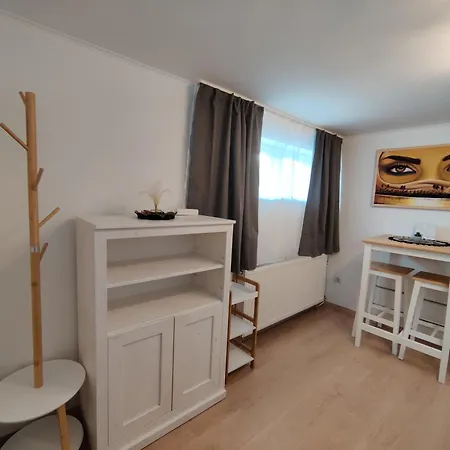 Saujana - Lower Ground Retreat 招待所 Mosonmagyaróvár