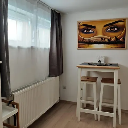 Saujana - Lower Ground Retreat Πανσιόν Mosonmagyaróvár